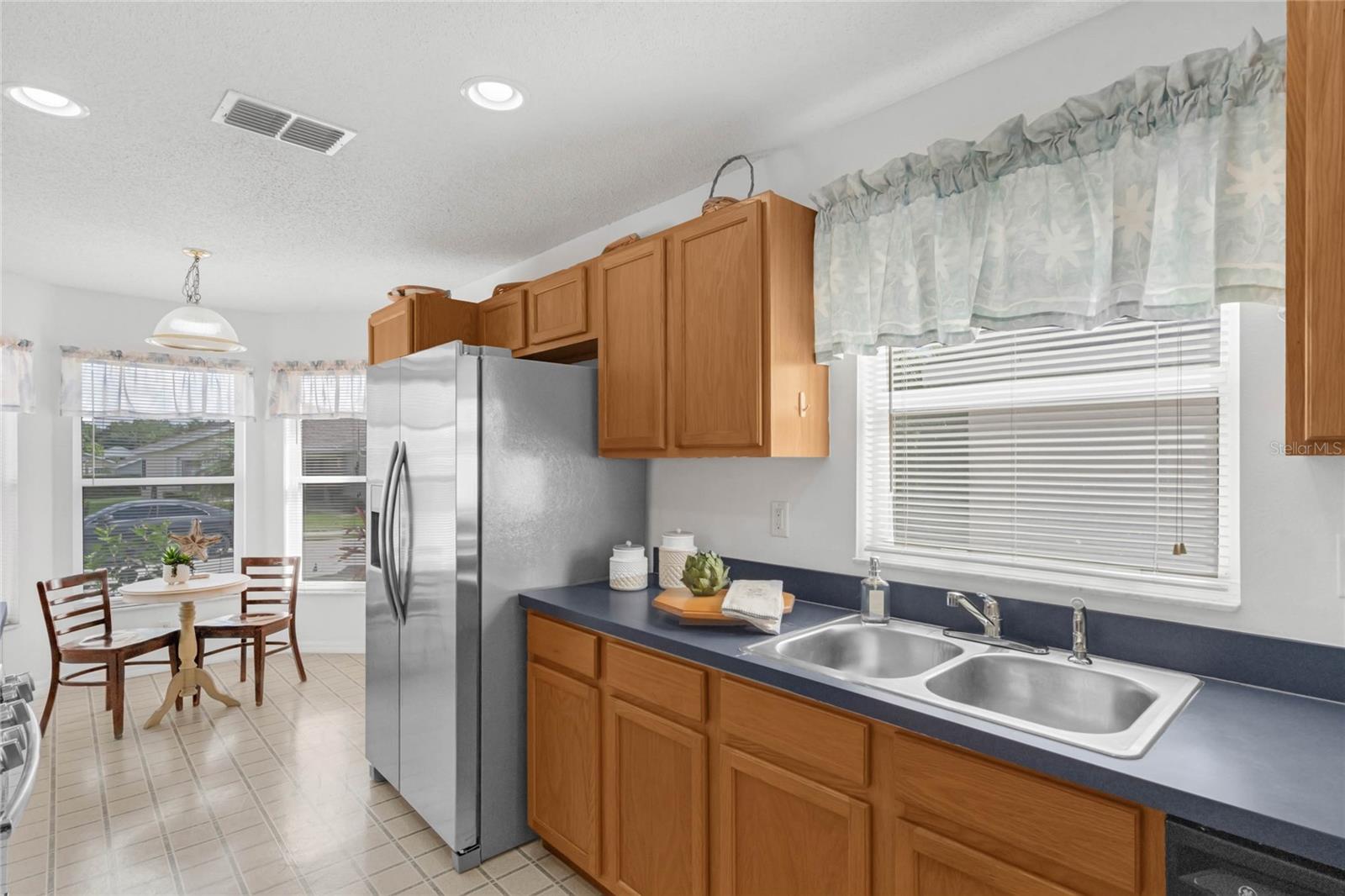 Image 15 of 45 For 408 Lake Suzanne Drive