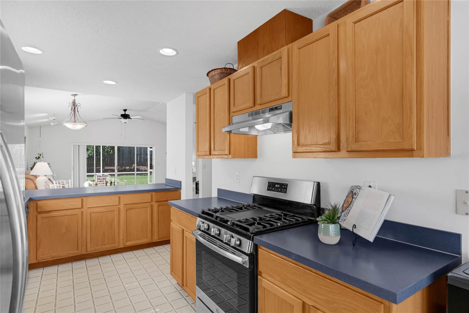 Image 17 of 45 For 408 Lake Suzanne Drive
