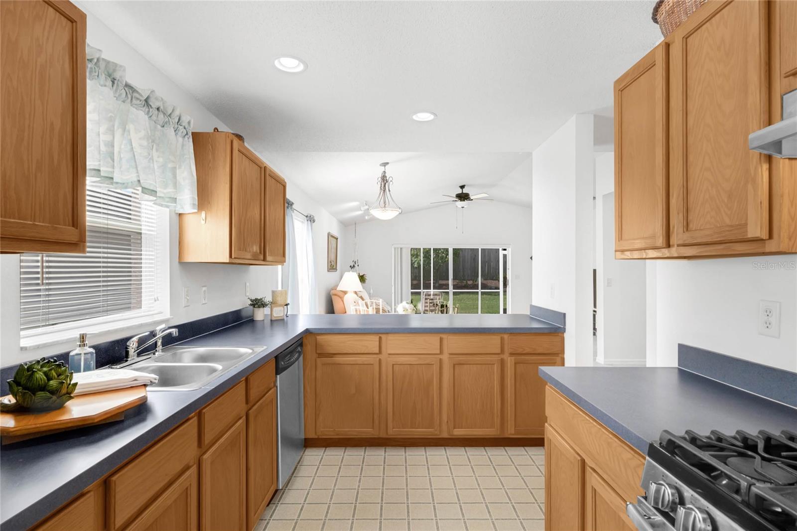 Image 18 of 45 For 408 Lake Suzanne Drive