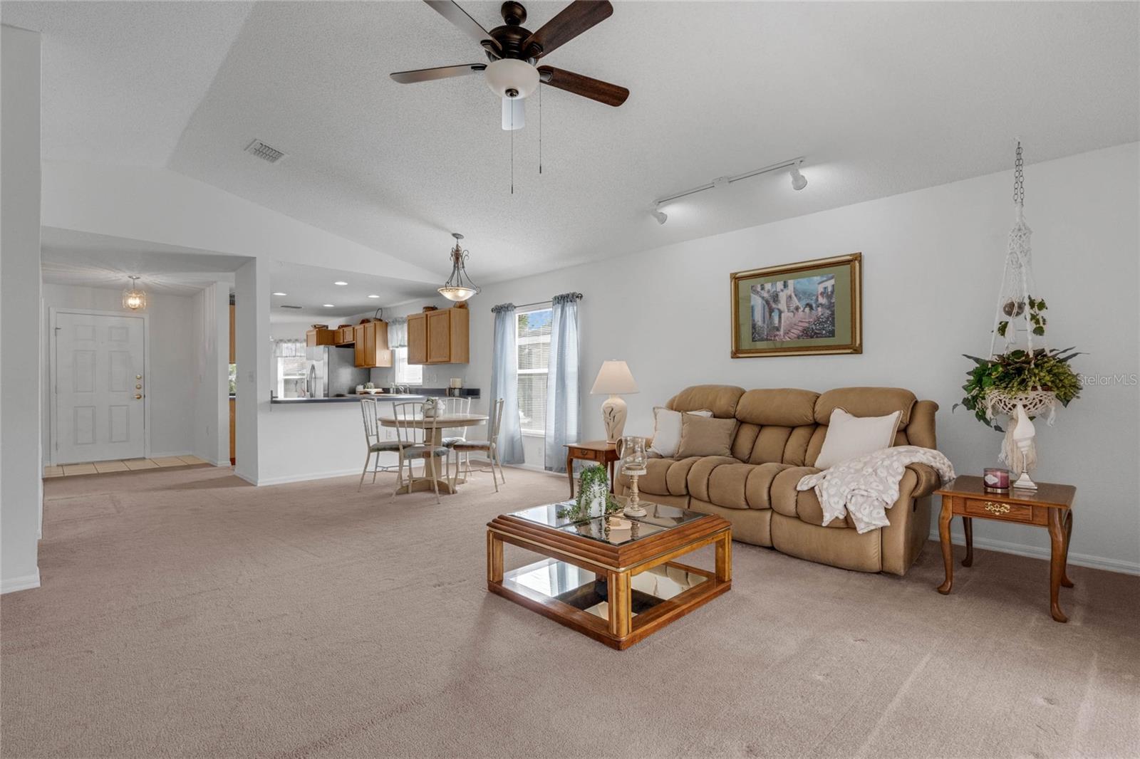 Image 7 of 45 For 408 Lake Suzanne Drive