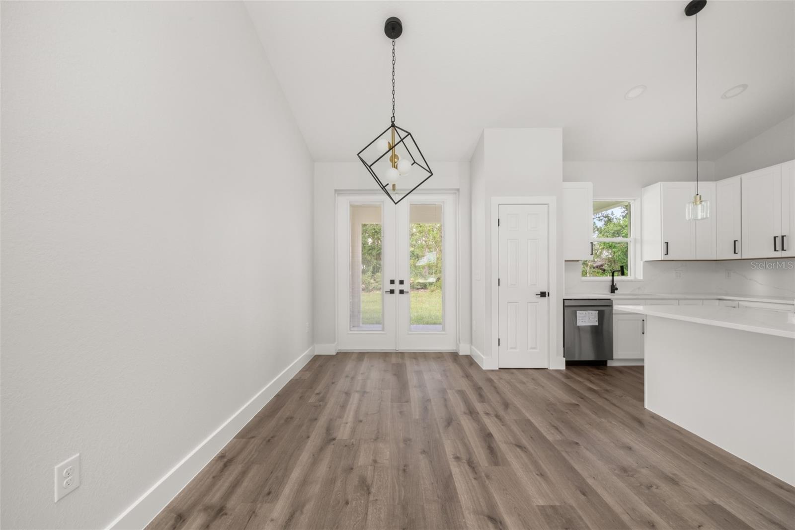 Image 30 of 51 For 416 Lark Terrace