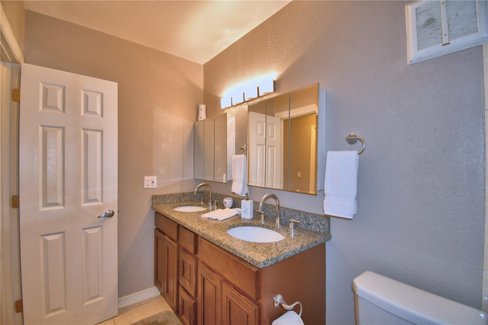 Image 52 of 92 For 2500 21st Street Nw 88