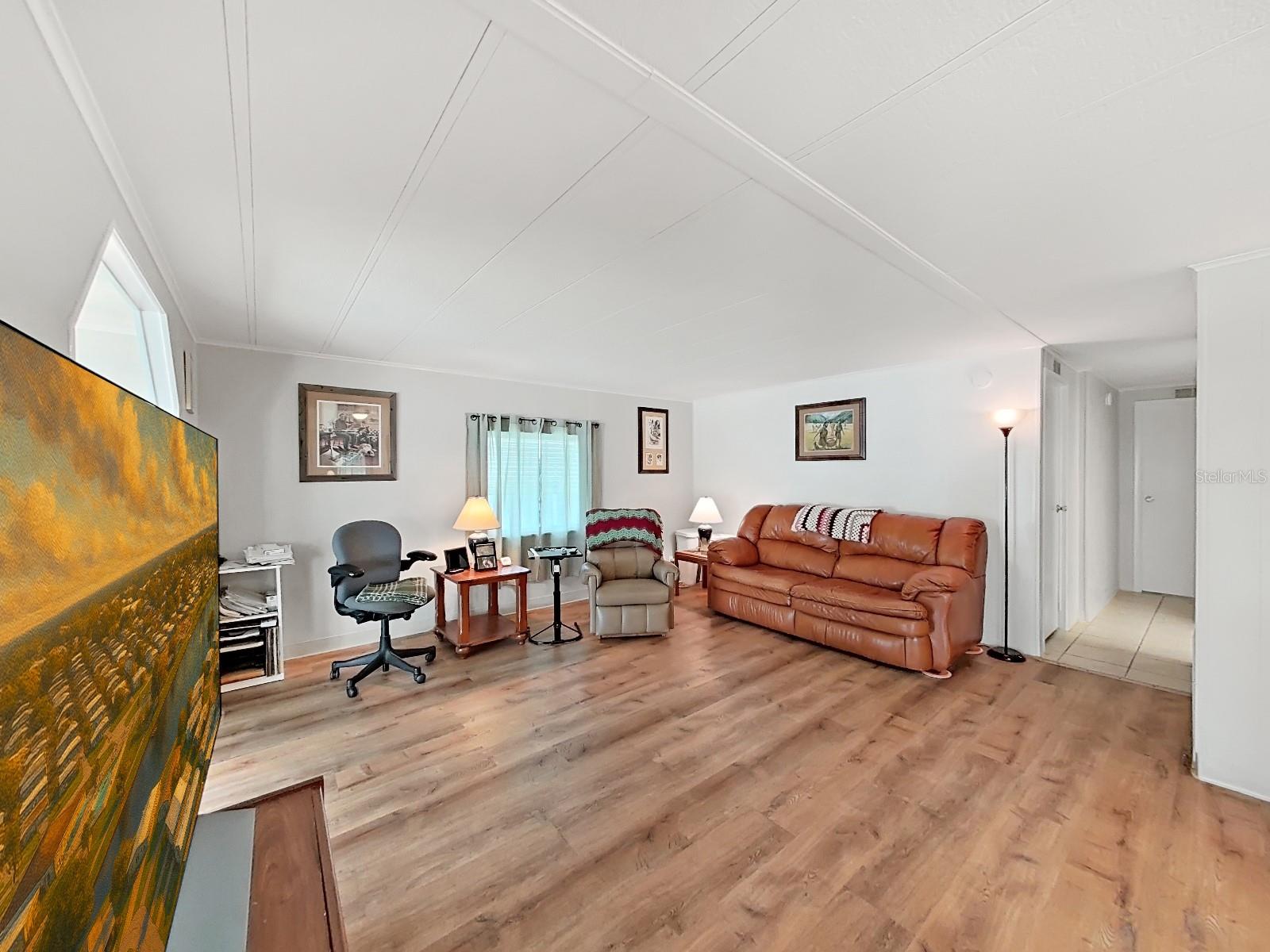 Image 17 of 53 For 4928 Foxdale Dr