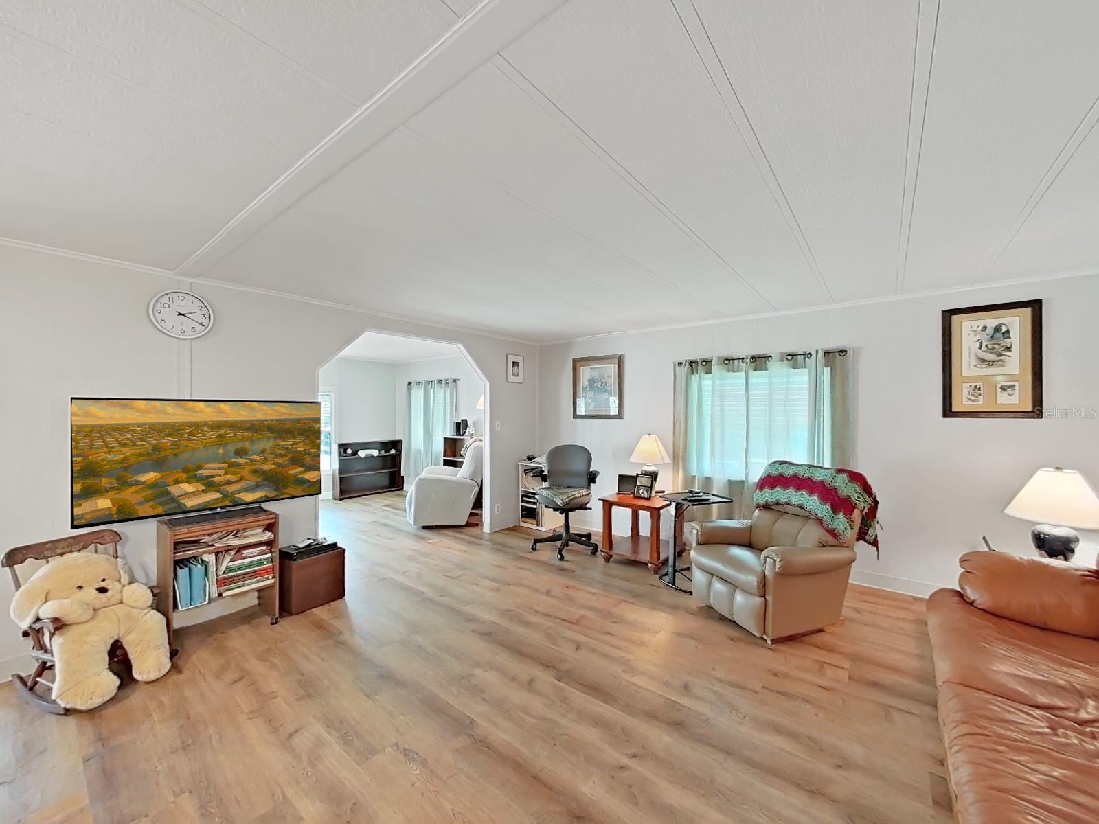Image 18 of 53 For 4928 Foxdale Dr
