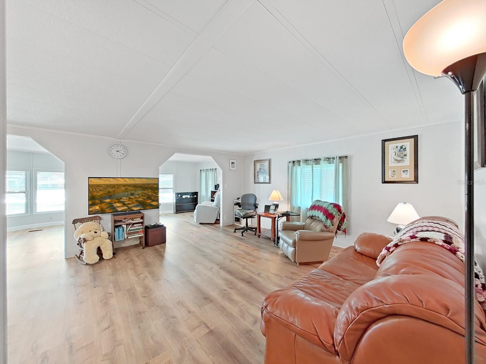 Image 19 of 53 For 4928 Foxdale Dr