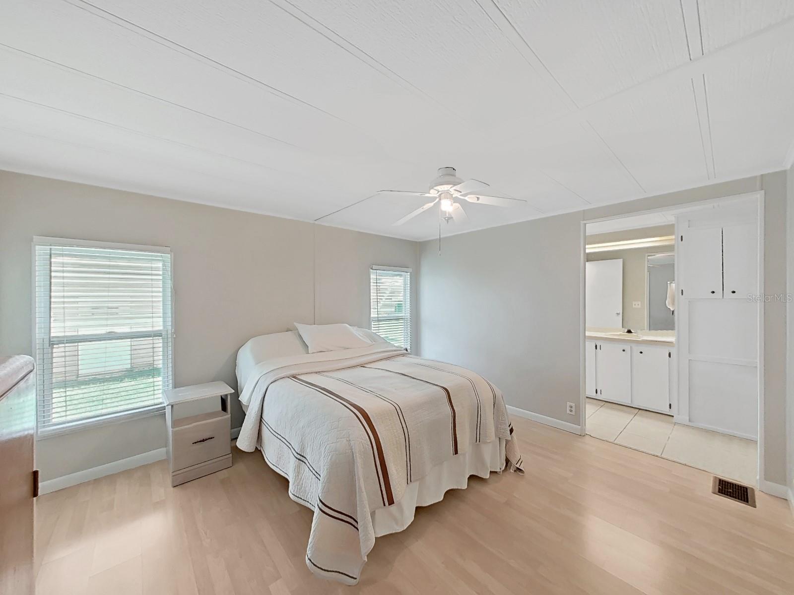 Image 26 of 53 For 4928 Foxdale Dr
