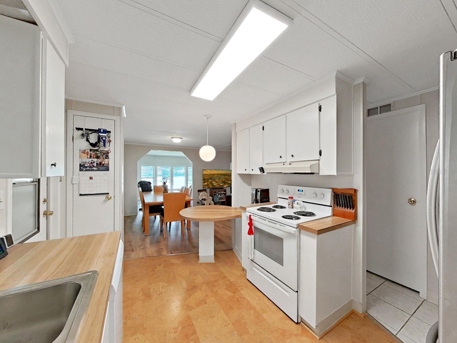 Image 9 of 53 For 4928 Foxdale Dr