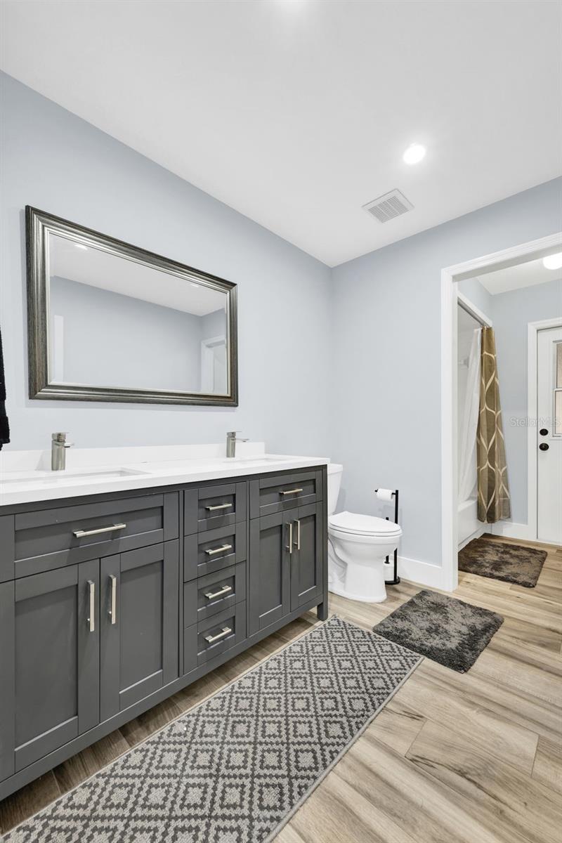 Image 21 of 41 For 710 Heritage Drive Ne