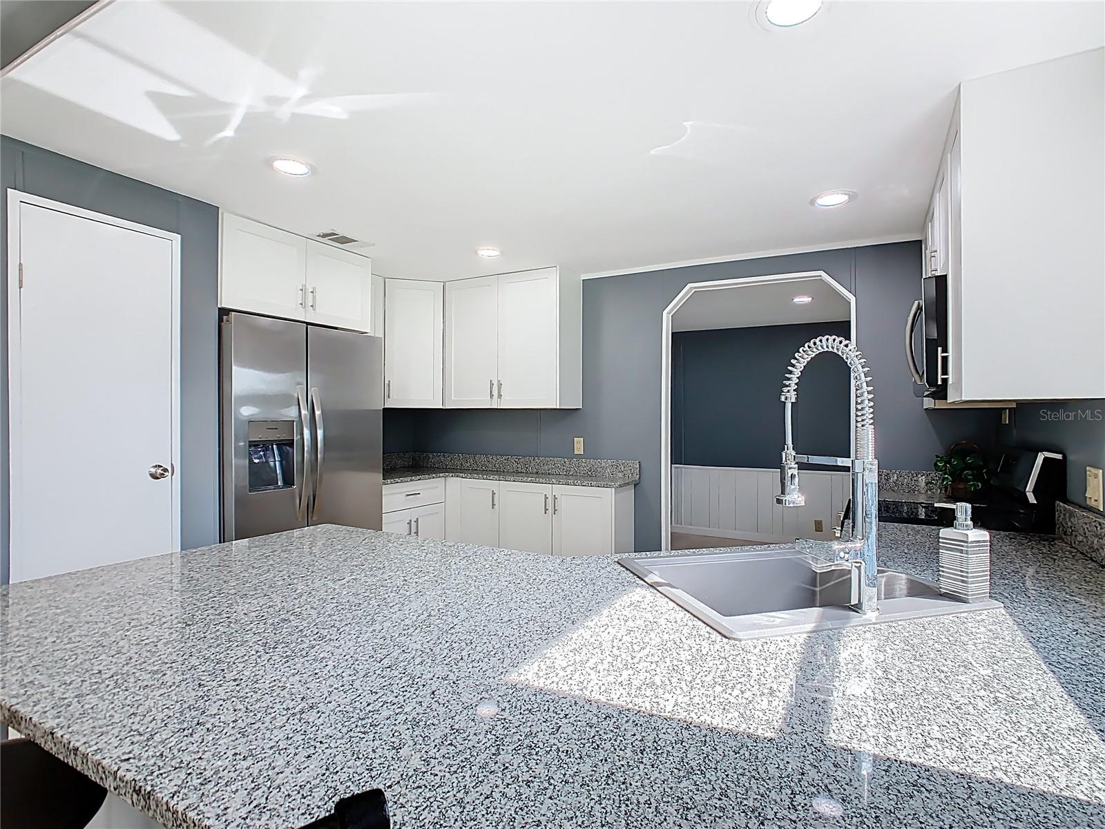 Image 14 of 52 For 5001 Pineapple Street