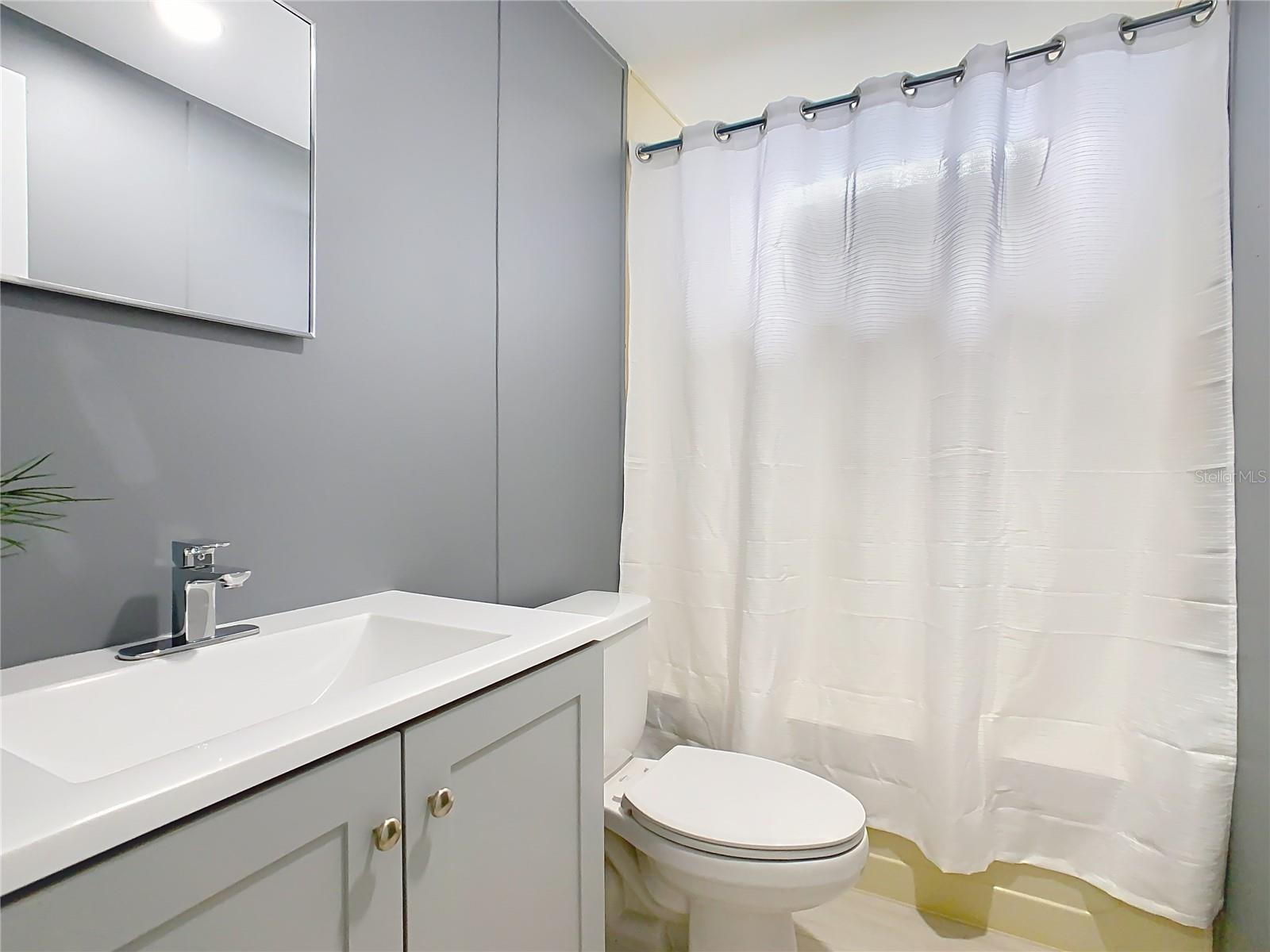 Image 30 of 52 For 5001 Pineapple Street