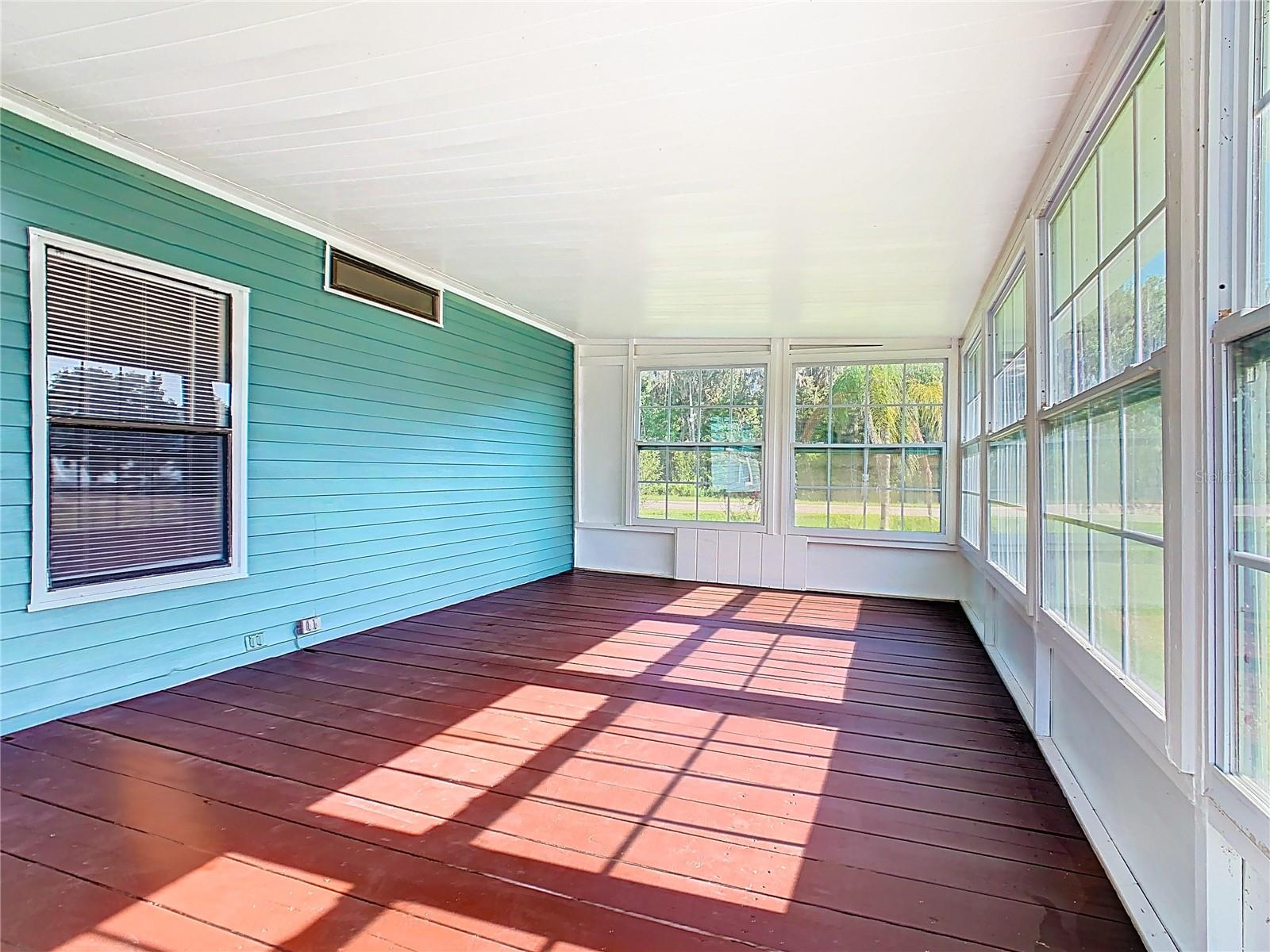 Image 39 of 52 For 5001 Pineapple Street