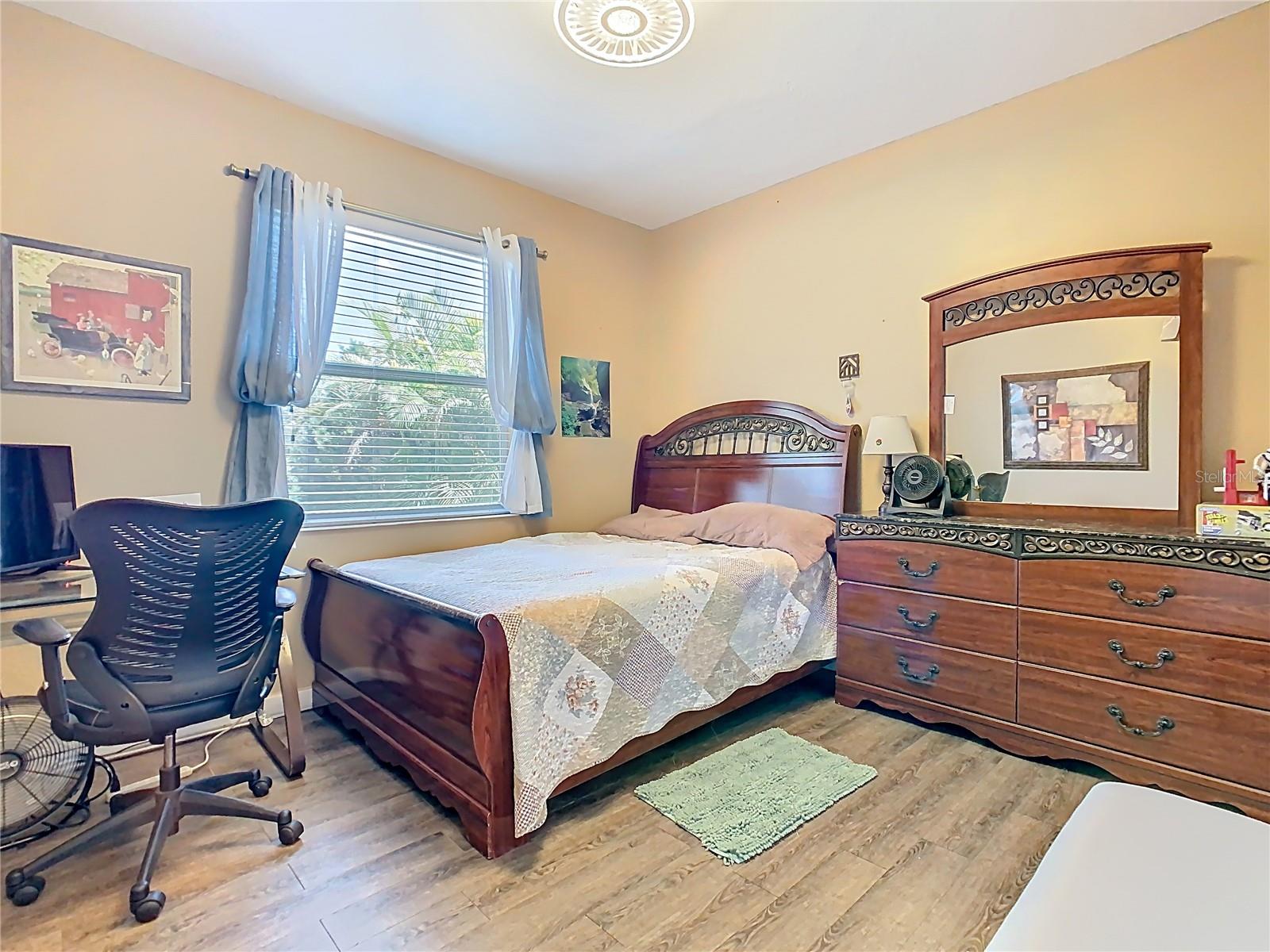 Image 20 of 45 For 2121 Lake Side Avenue