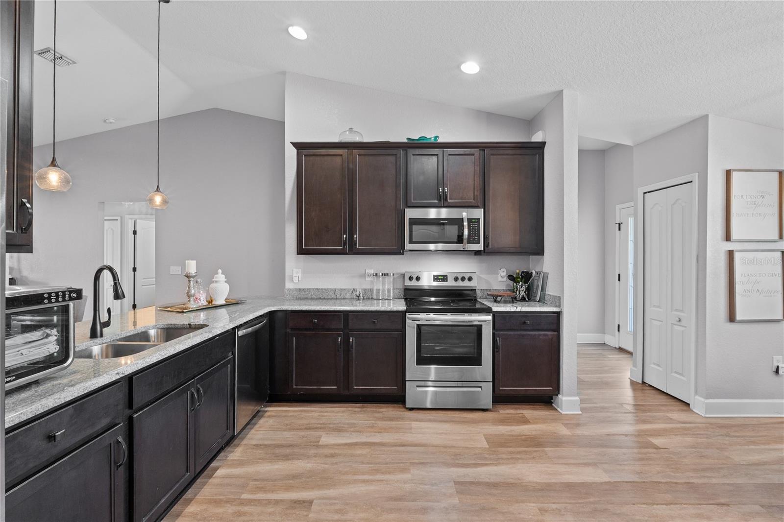 Image 14 of 43 For 1841 Creeks Vista Boulevard