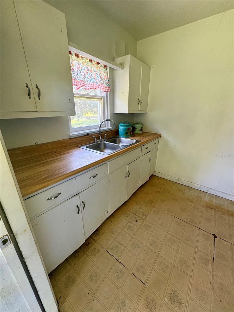 Image 15 of 26 For 1450 Emerson Avenue