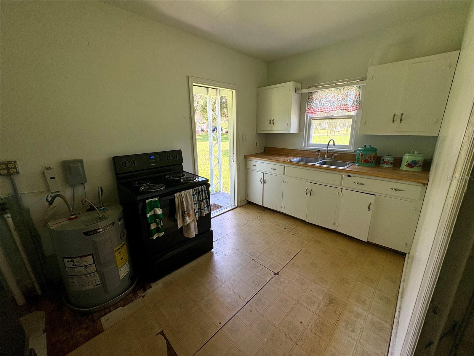 Image 17 of 26 For 1450 Emerson Avenue