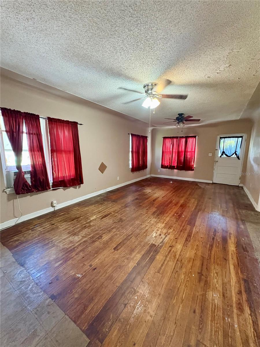 Image 20 of 26 For 1450 Emerson Avenue