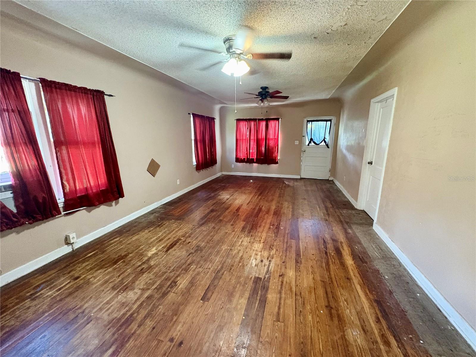 Image 21 of 26 For 1450 Emerson Avenue