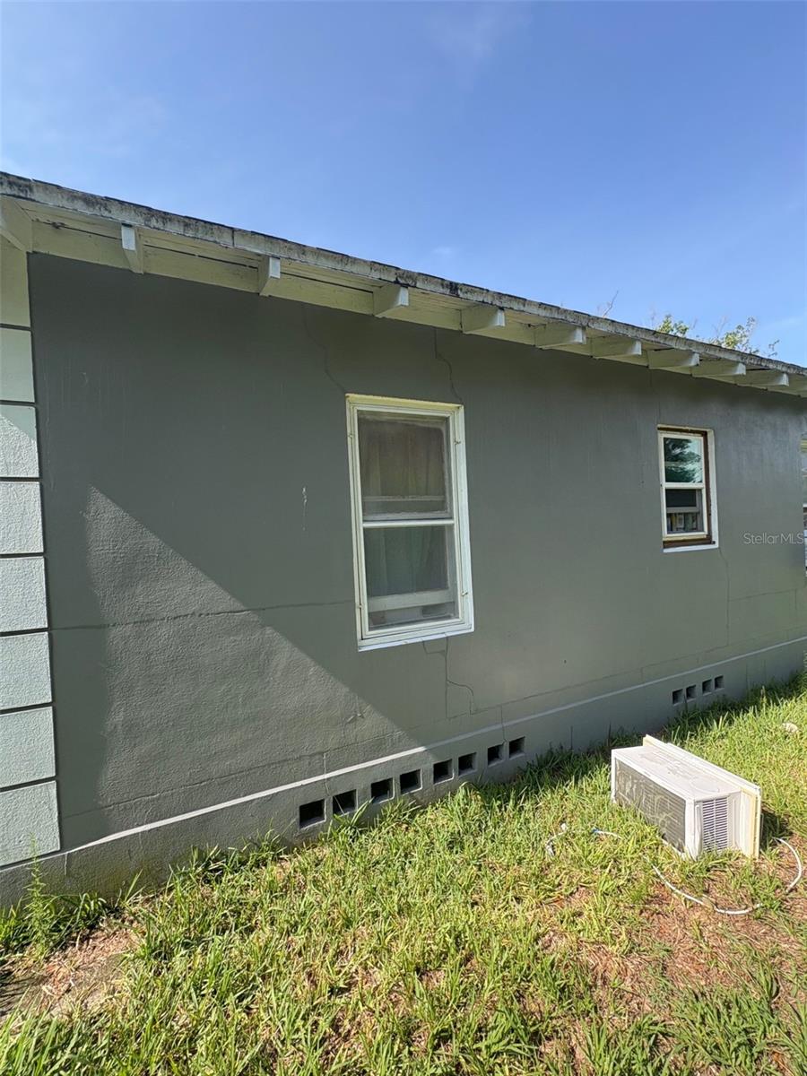 Image 4 of 12 For 1450 Emerson Avenue