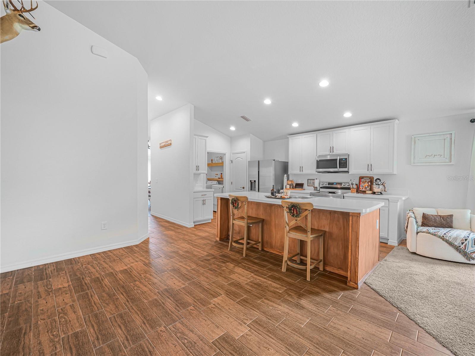 Image 8 of 41 For 254 Lake Avenue