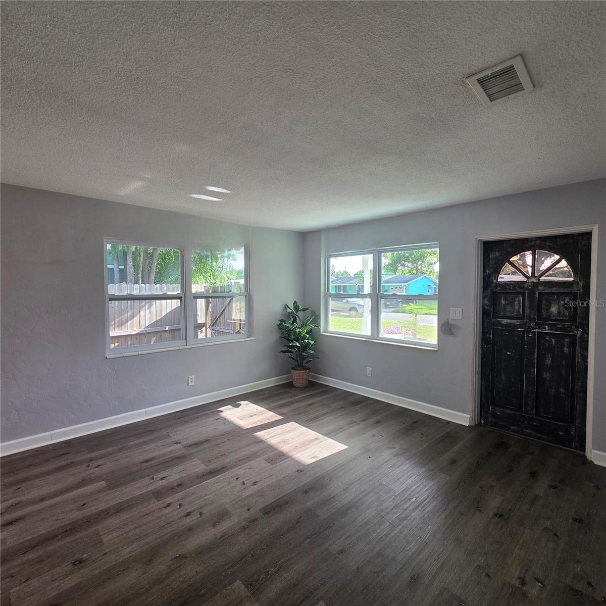 Image 9 of 48 For 4101 19th Street N