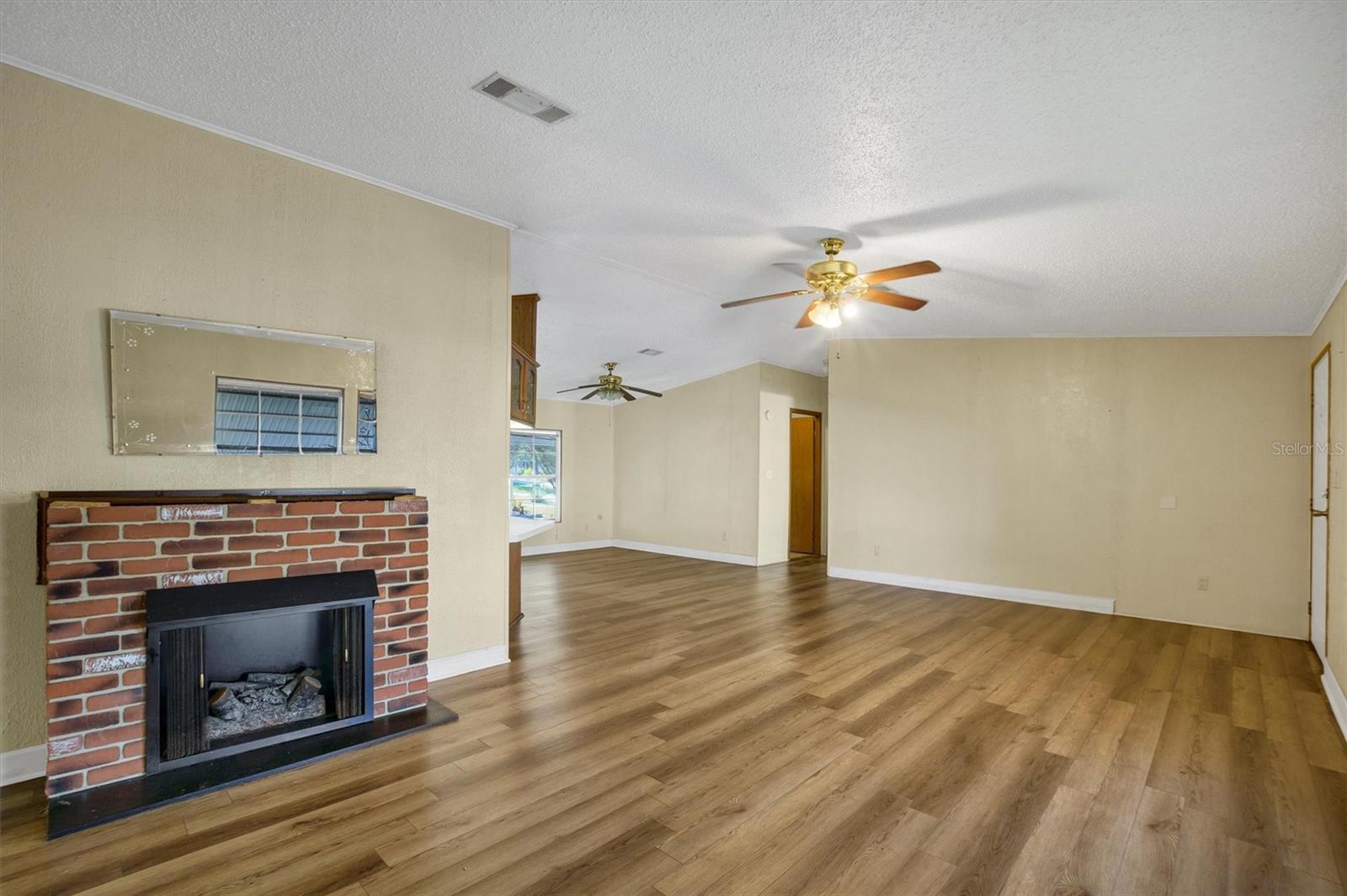 Image 10 of 29 For 1819 Pauline Drive