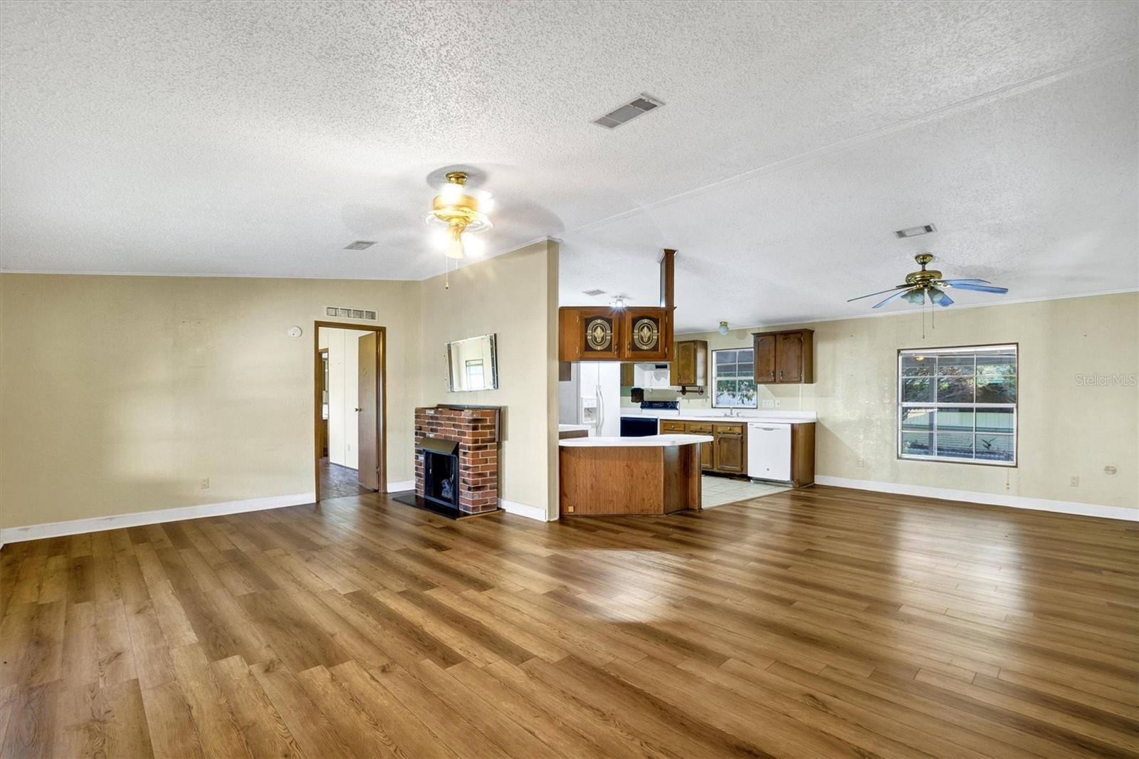 Image 5 of 29 For 1819 Pauline Drive