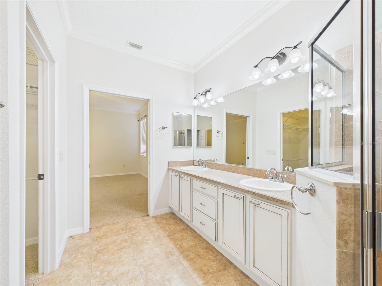 Image 10 of 82 For 375 Simpson Street