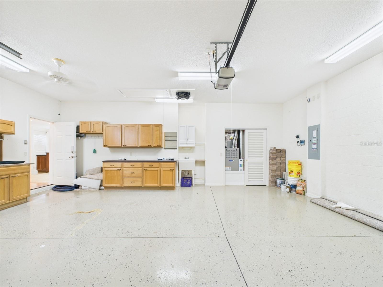 Image 22 of 82 For 375 Simpson Street