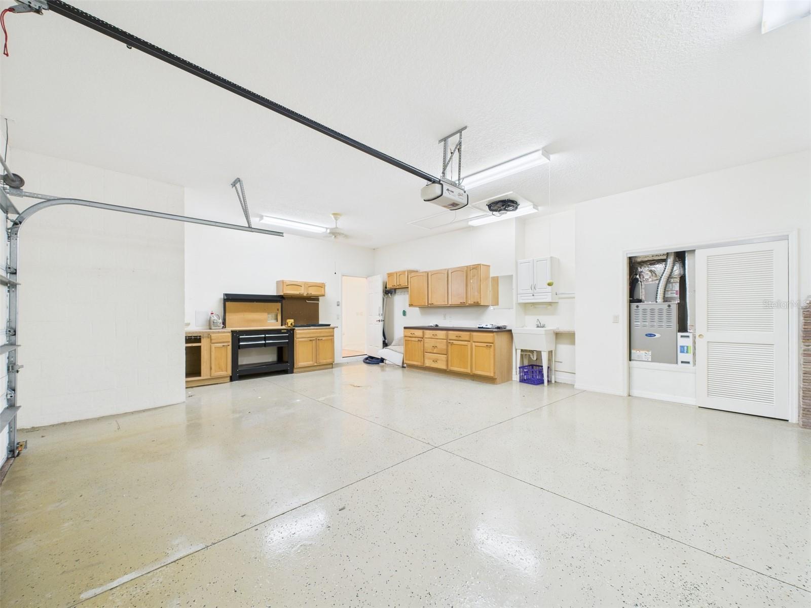 Image 23 of 82 For 375 Simpson Street