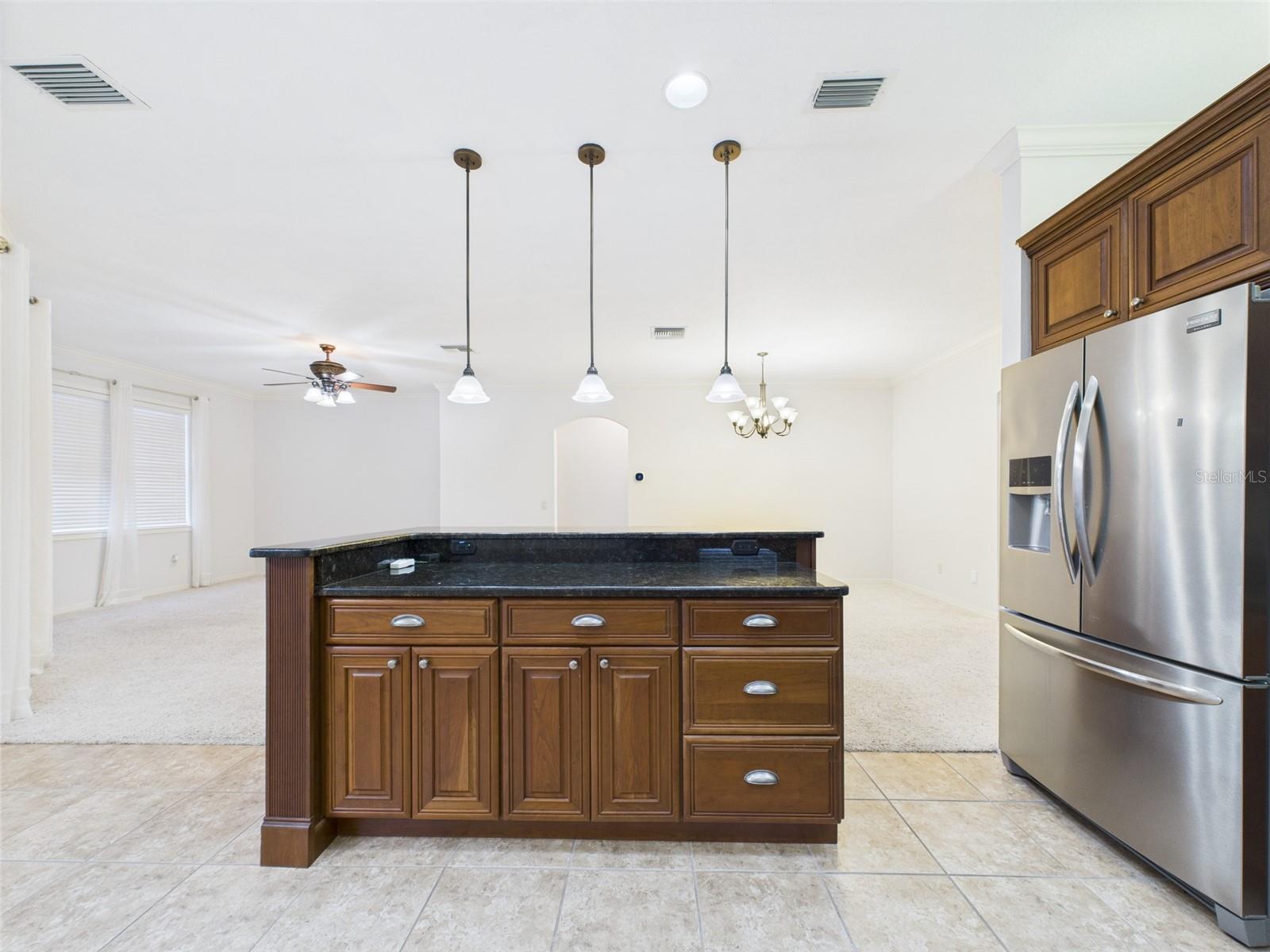 Image 39 of 82 For 375 Simpson Street