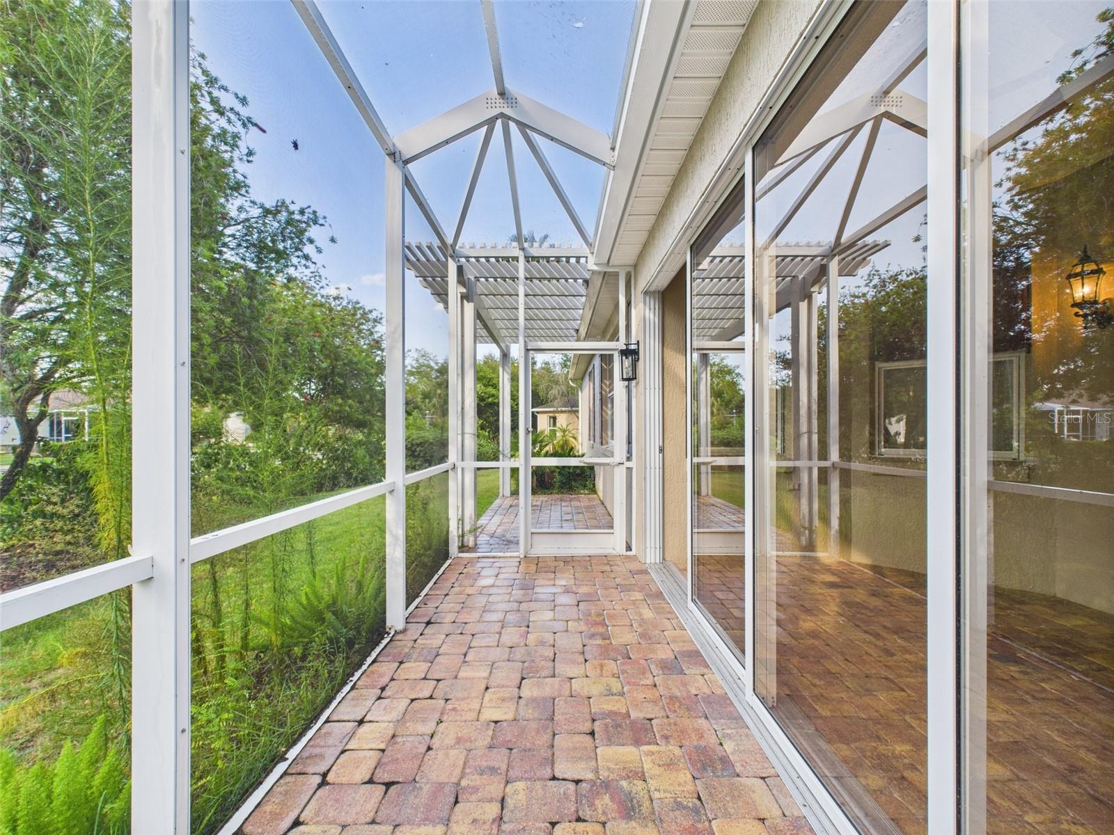 Image 50 of 82 For 375 Simpson Street