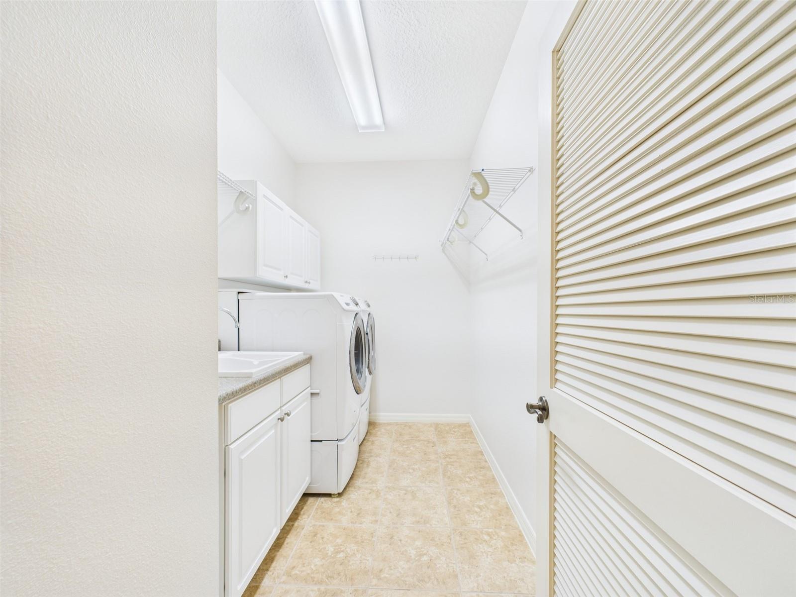 Image 54 of 82 For 375 Simpson Street