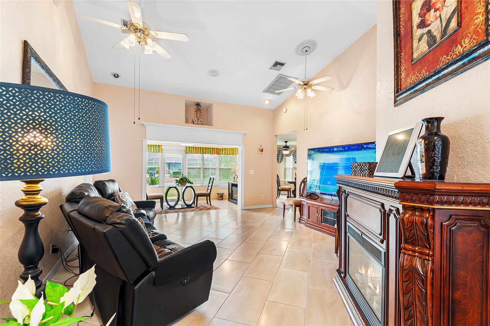 Image 11 of 68 For 543 Clubhill Dr