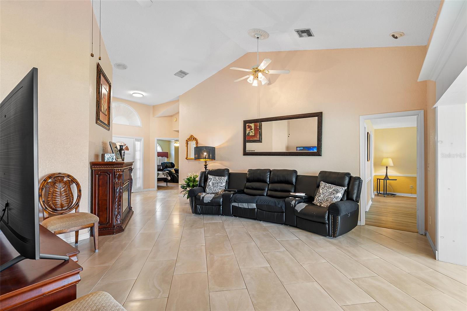 Image 13 of 68 For 543 Clubhill Dr