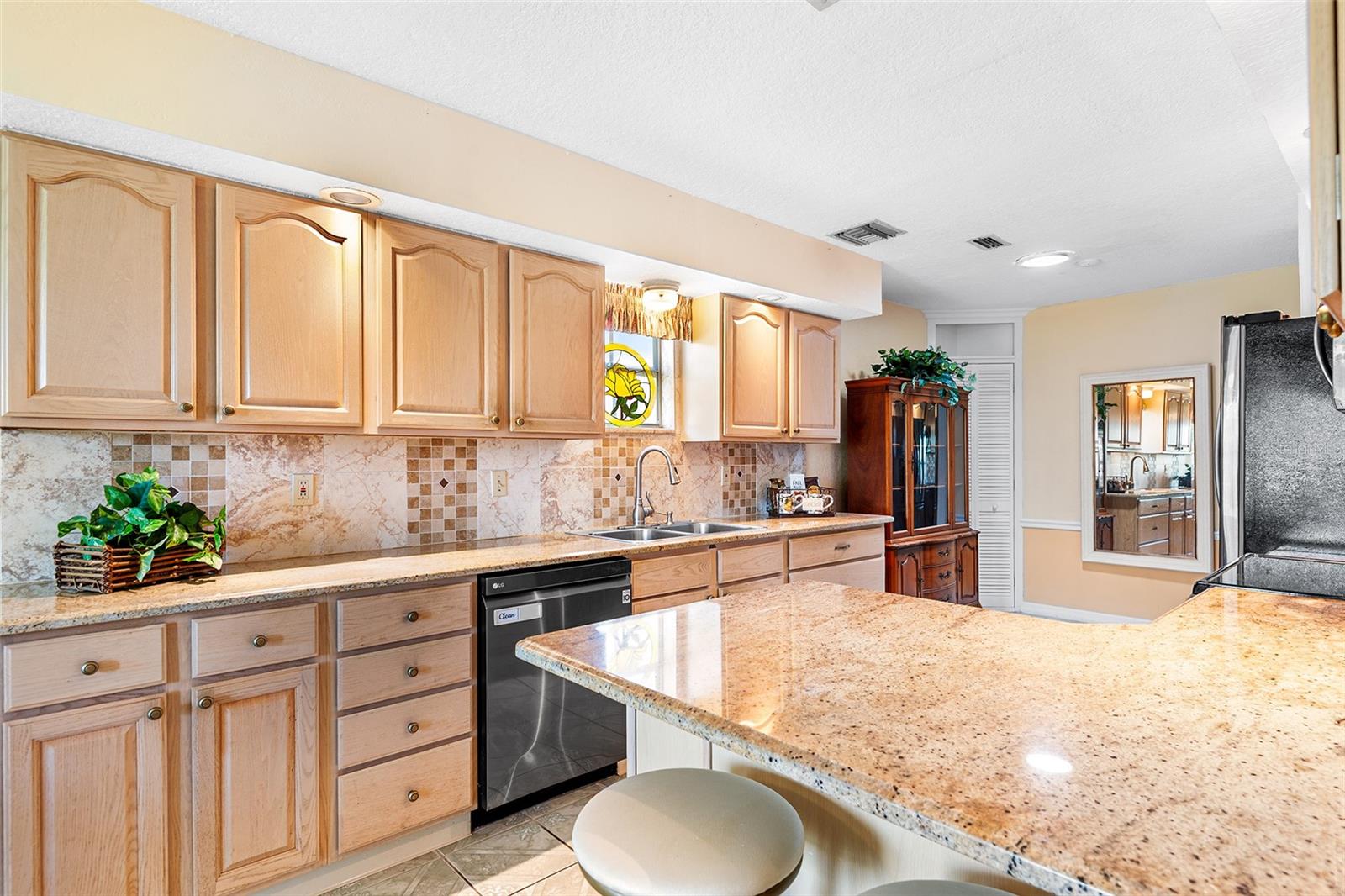 Image 19 of 68 For 543 Clubhill Dr