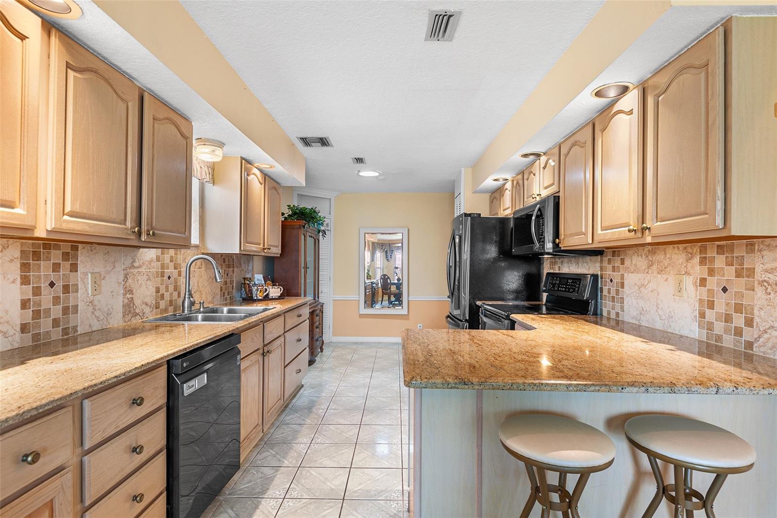Image 4 of 68 For 543 Clubhill Dr