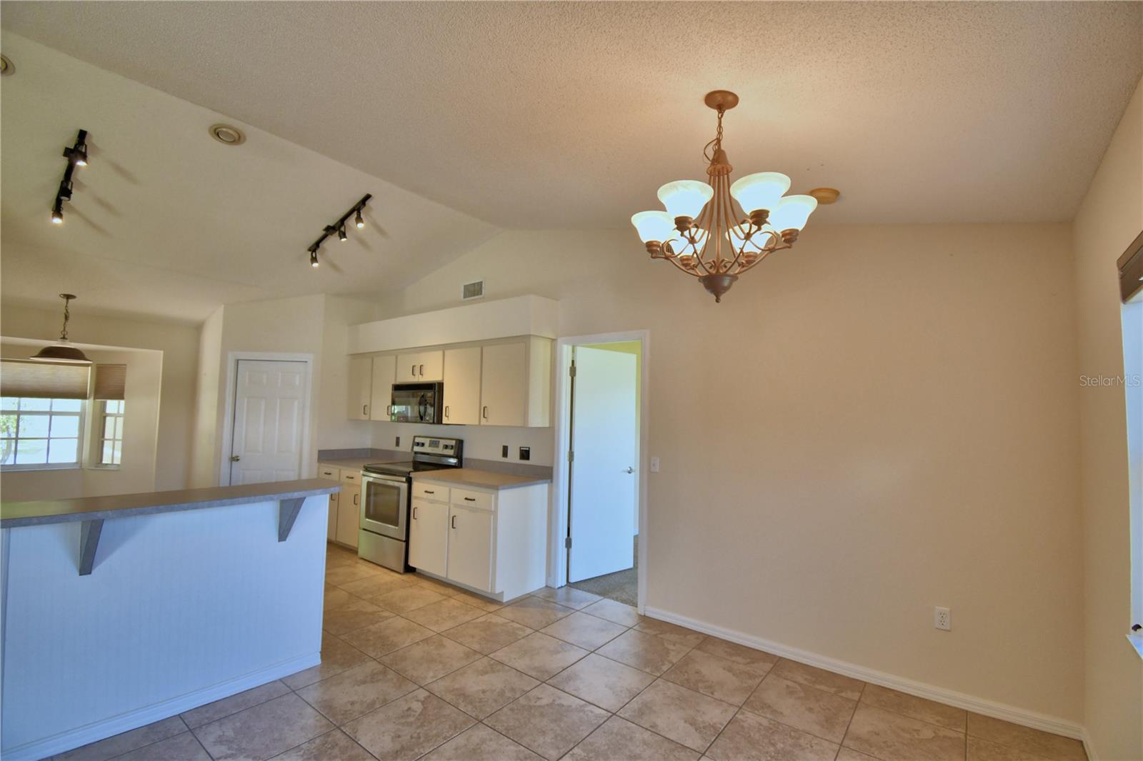 Image 11 of 63 For 676 Berkley Pointe Drive