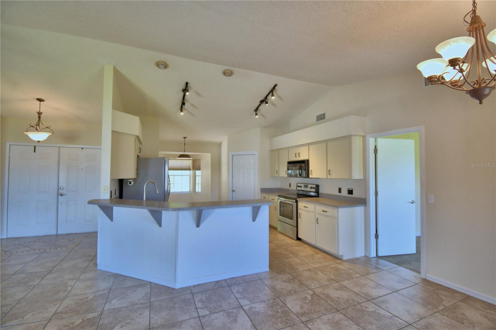 Image 12 of 63 For 676 Berkley Pointe Drive