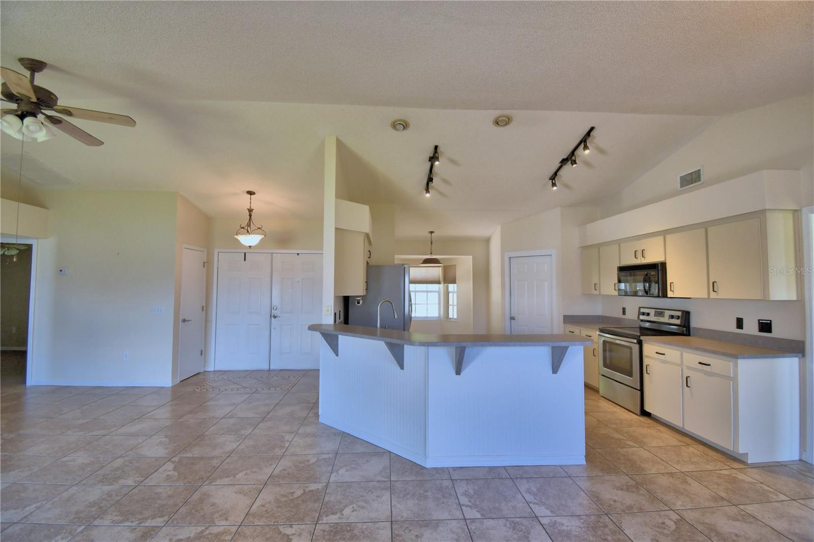 Image 13 of 63 For 676 Berkley Pointe Drive