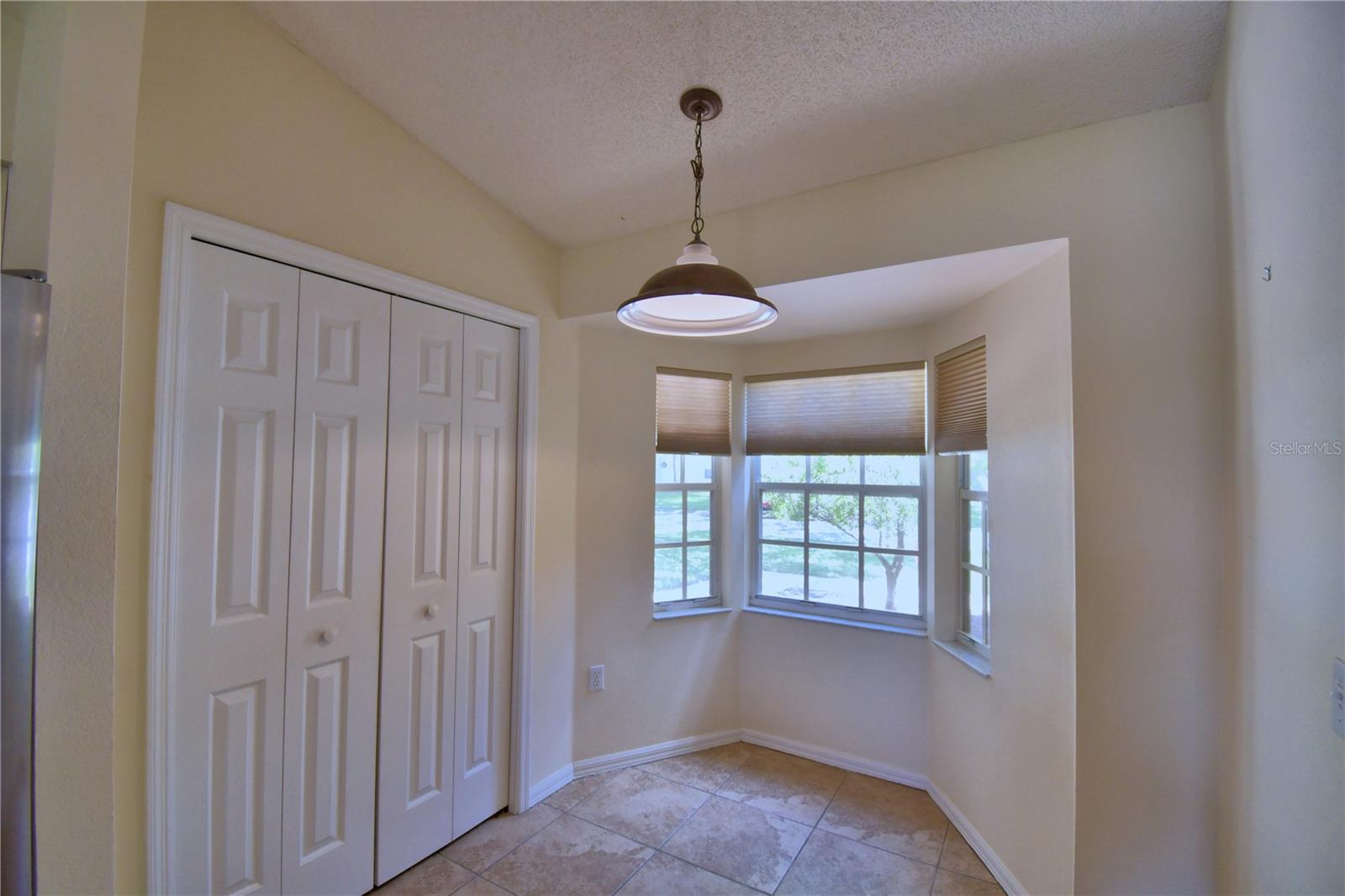 Image 16 of 63 For 676 Berkley Pointe Drive