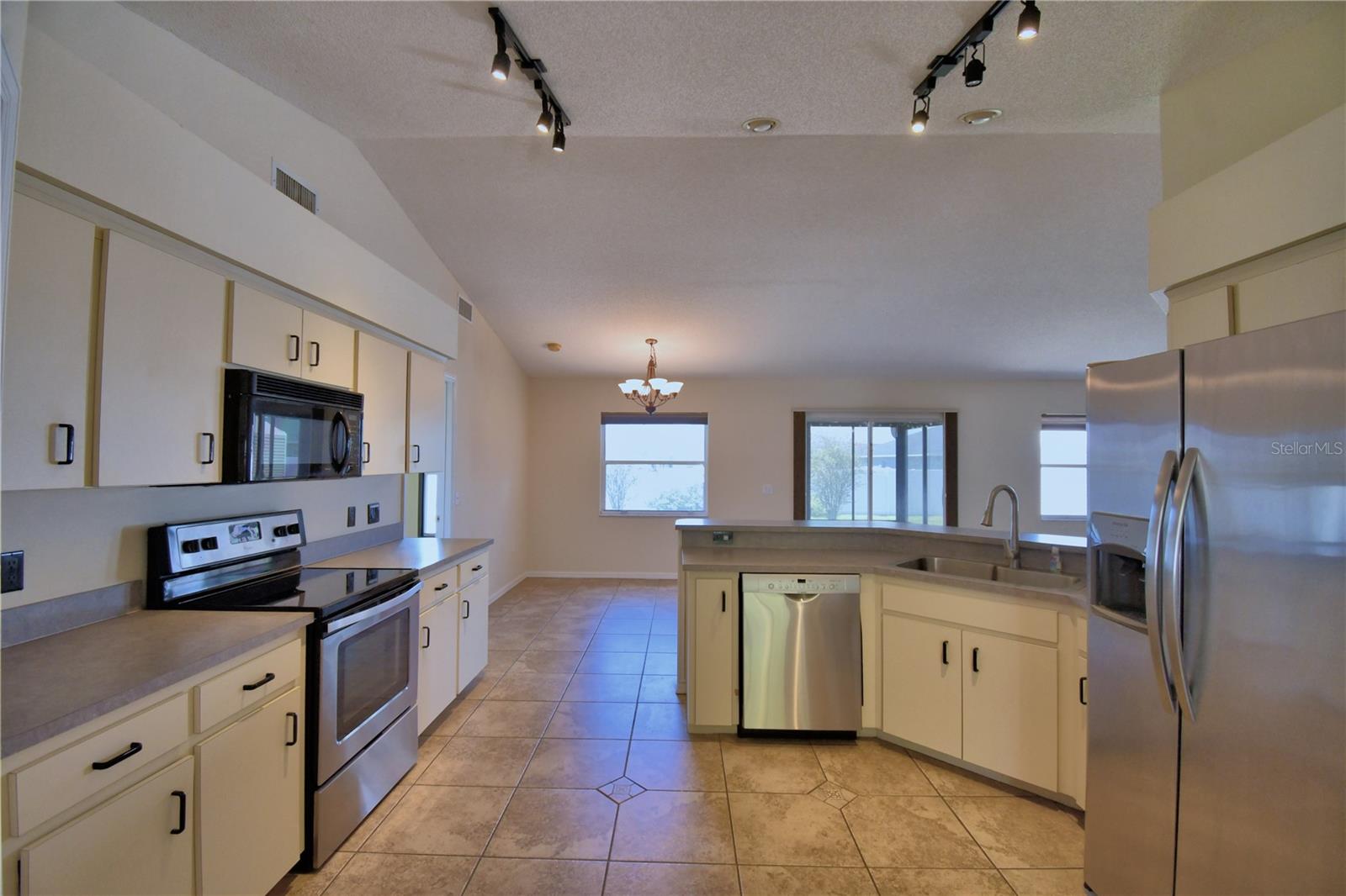Image 18 of 63 For 676 Berkley Pointe Drive