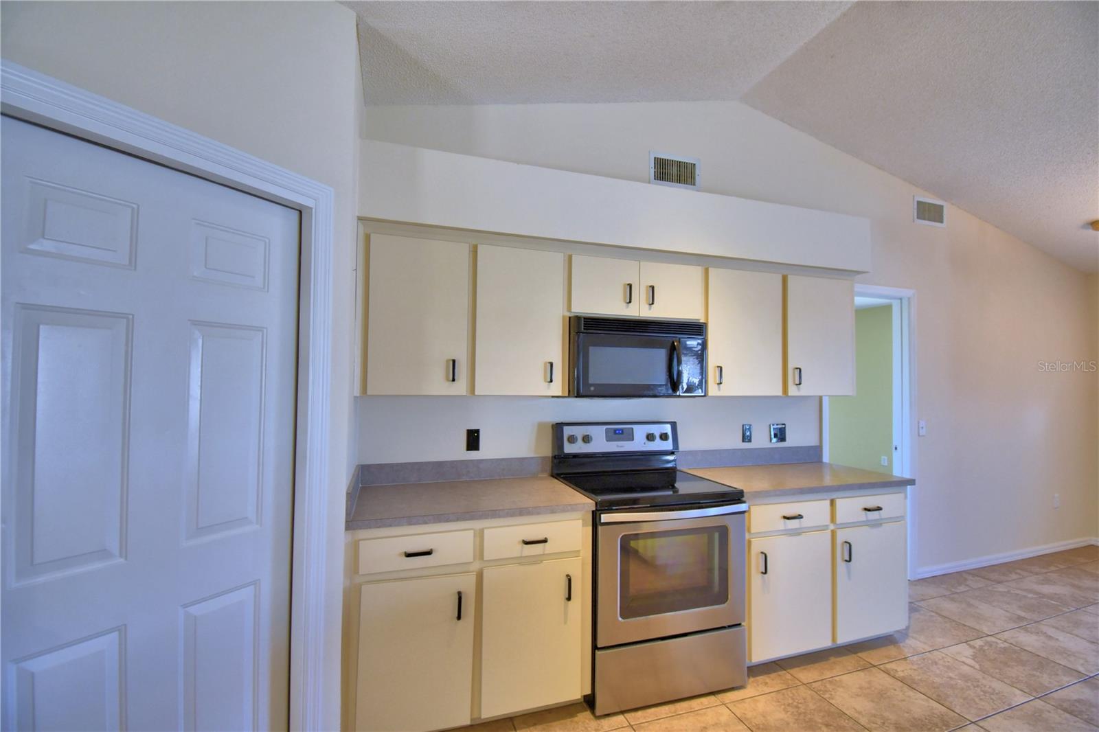 Image 19 of 63 For 676 Berkley Pointe Drive