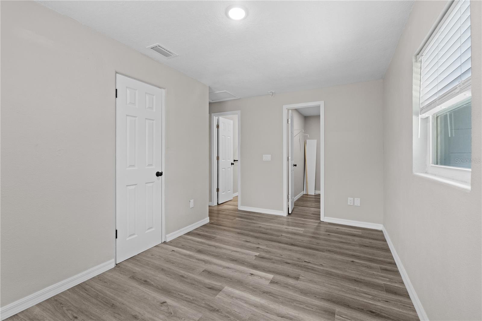 Image 11 of 19 For 1142 Davis Avenue
