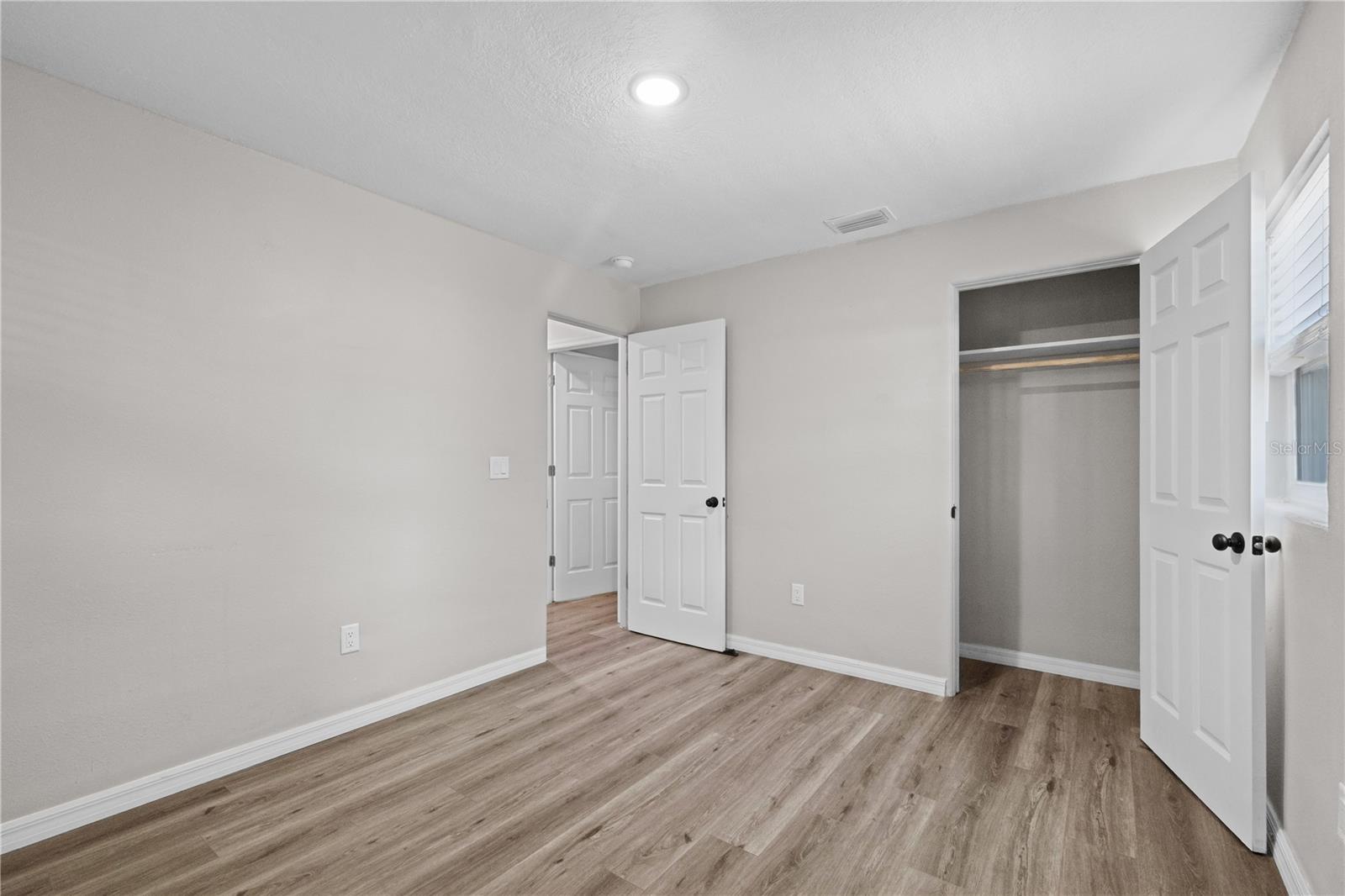 Image 15 of 19 For 1142 Davis Avenue