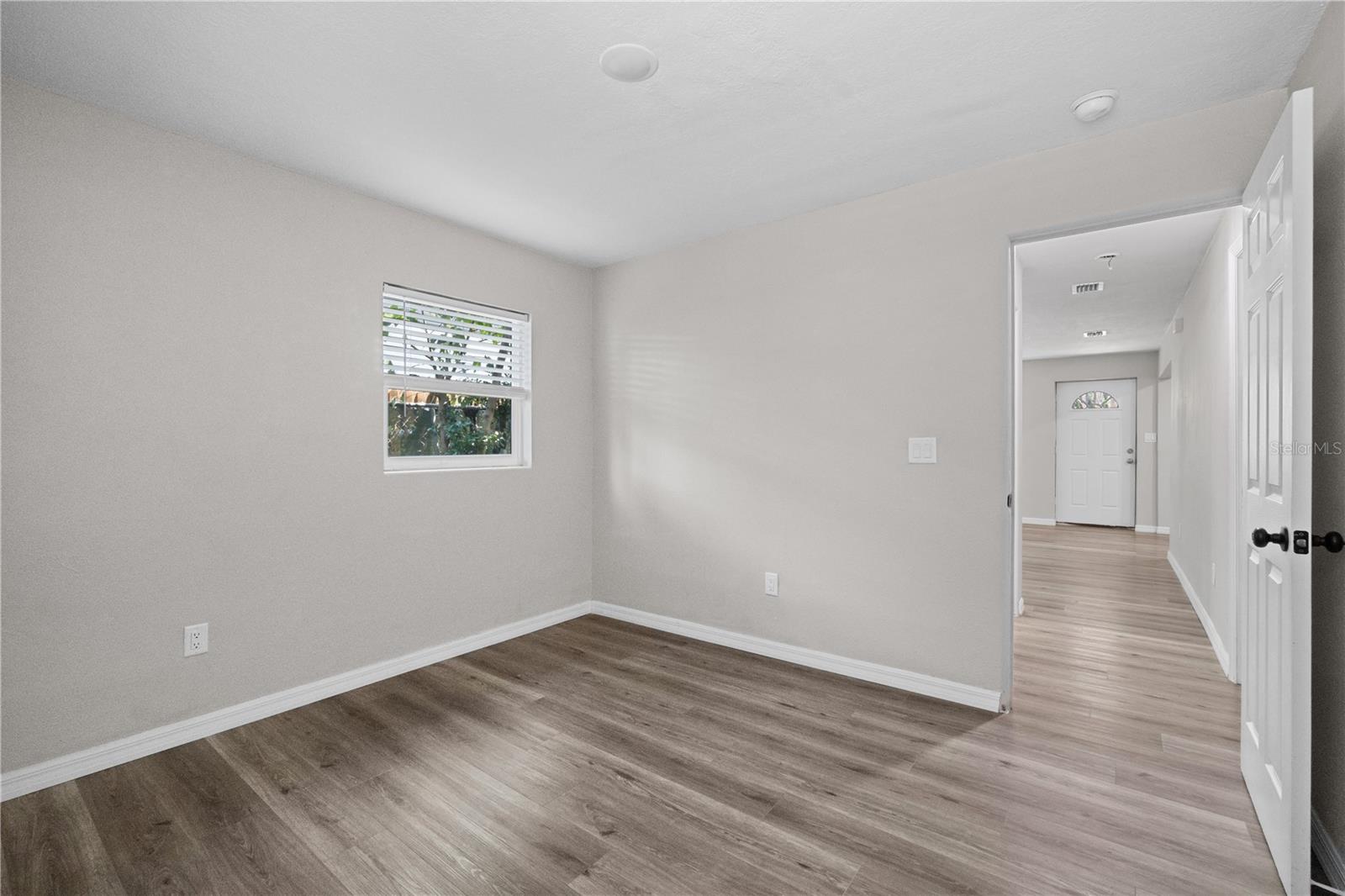 Image 16 of 19 For 1142 Davis Avenue