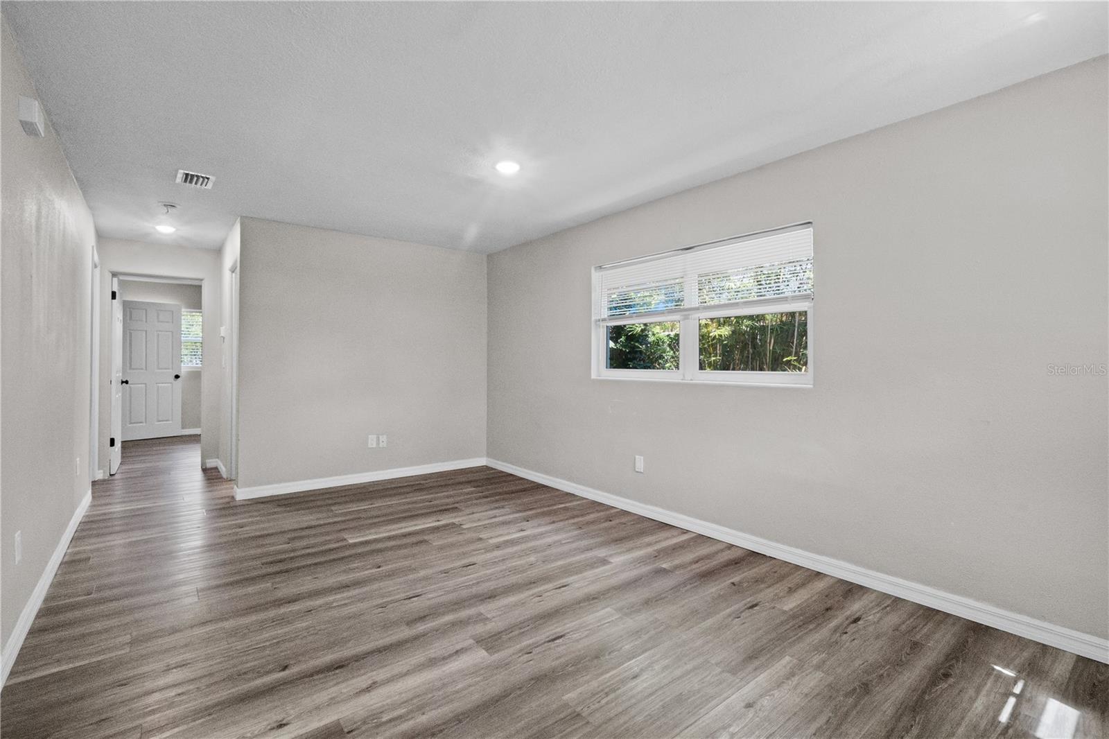 Image 17 of 19 For 1142 Davis Avenue