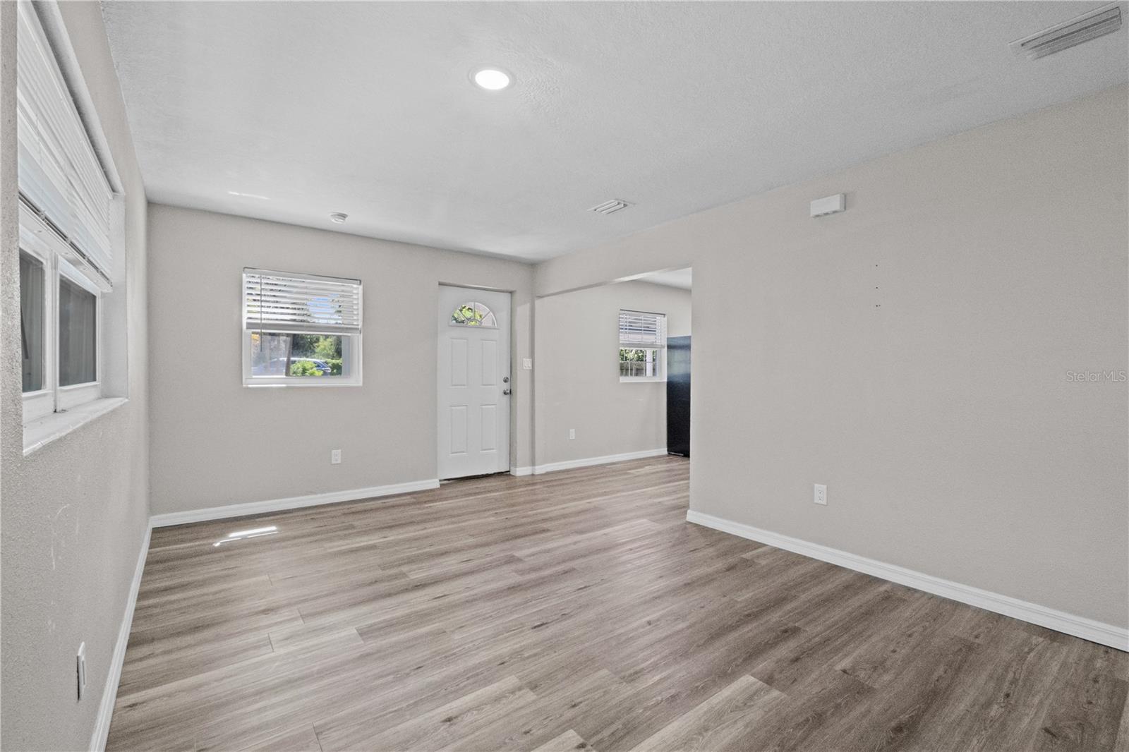 Image 18 of 19 For 1142 Davis Avenue