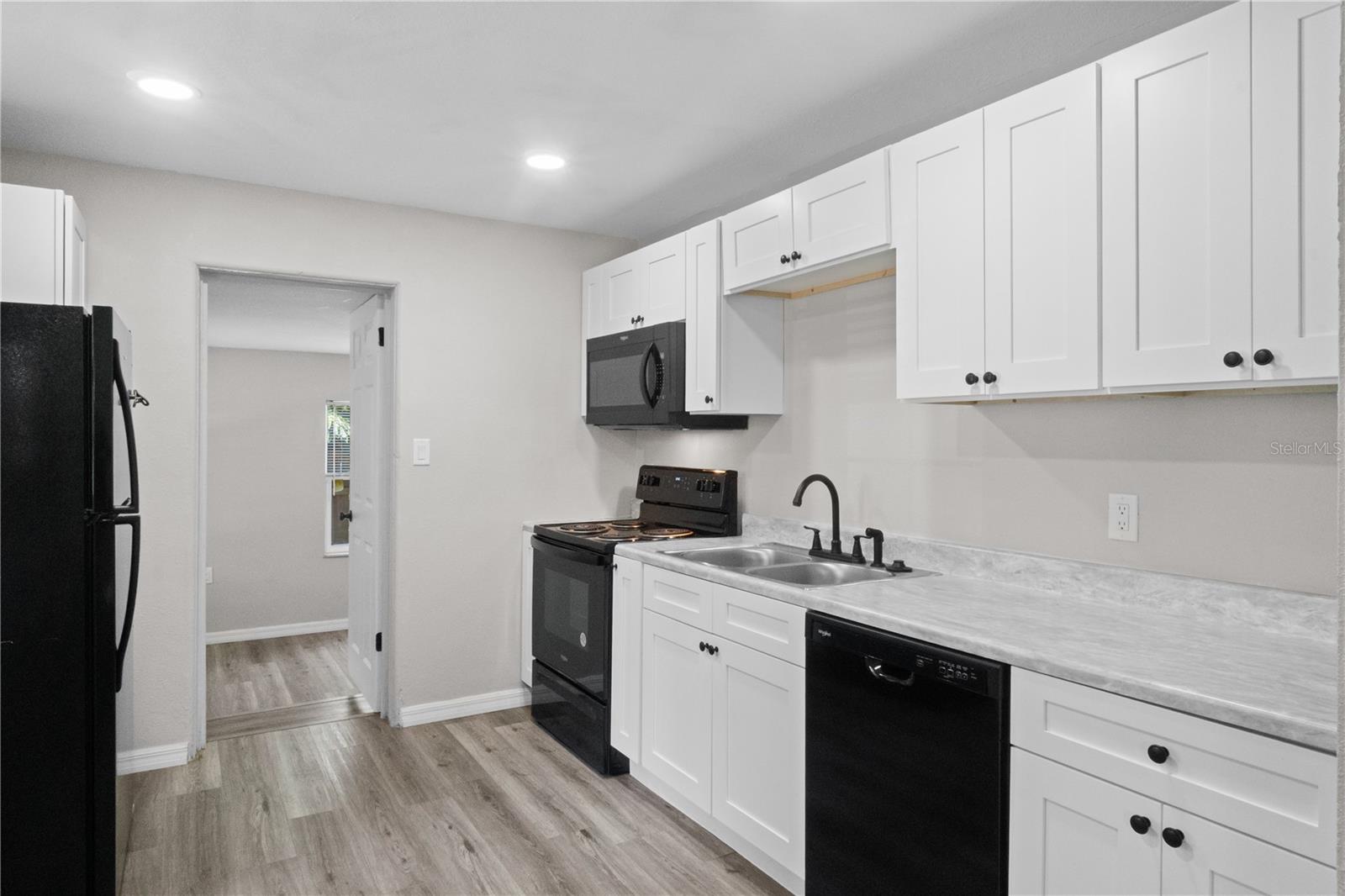 Image 2 of 19 For 1142 Davis Avenue