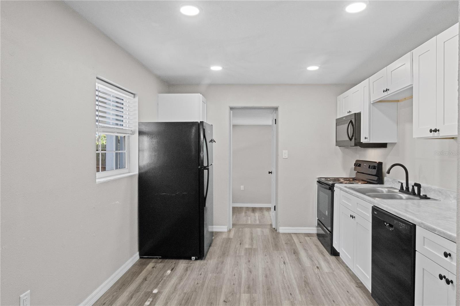 Image 3 of 19 For 1142 Davis Avenue