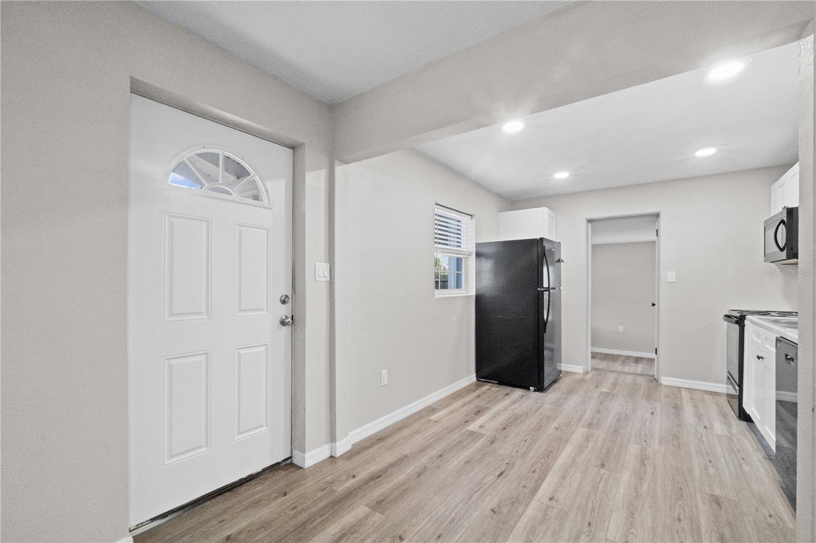 Image 4 of 19 For 1142 Davis Avenue